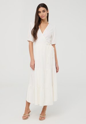Abito maxi bianco a strati con maniche corte a palloncino, scollo a V e vita con lacci. Realizzato in tessuto leggero e testurizzato.