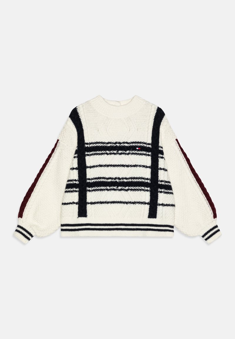 Pull en tricot blanc avec des rayures noires et bordeaux, des motifs en câble, et un petit logo sur la poitrine.