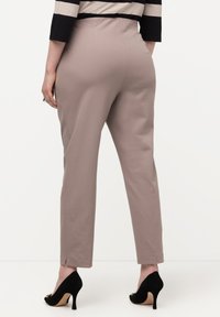 Ulla Popken PIPING DETAIL - Broek - mauve