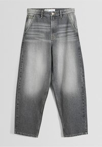 Korkeavyötäröiset, kapenevat harmaat farkut, joissa on haalistuneet yksityiskohdat, etutaskut, vyölenkit ja nappisuljenta.