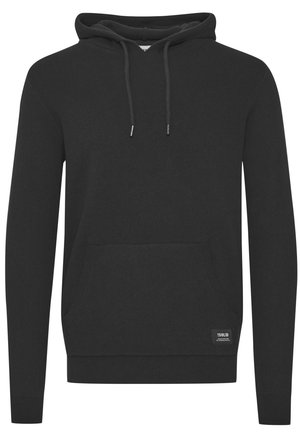 Juodas švarkas, pagamintas iš minkštos medžiagos, su priekinėmis kišenėmis, raišteliais ant gobtuvo ir apyrankėmis ir apačia su dryžiais. Etiketė apatinėje pusėje.