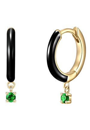 Boucles d'oreilles créoles en or avec un détail en émail noir et de petits gemstones verts ronds suspendus.