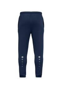 Marineblauwe sportbroek met een elastische tailleband, zijzakken en drukknoopdetails aan de onderkant van het been met reflecterende accenten. Glad textuur.