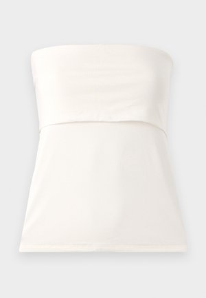 Top blanc sans bretelles en tissu lisse et extensible. Présente un corsage ajusté, une couture sous la poitrine et un ourlet droit. Design minimaliste.