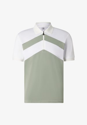 Polo a maniche corte con sezione superiore e colletto bianchi, striscia a chevron grigio chiaro, cerniera frontale e sezione inferiore grigio chiaro.