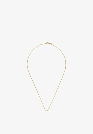 Delicata collana a catena d'oro con piccolo moschettone e anelli regolabili su sfondo bianco.