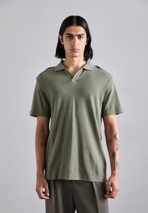 PAUL  - Polo - capers