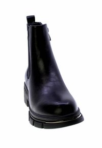 Stivaletto nero in pelle con suola spessa, punta rotonda, pannelli laterali elasticizzati e linguetta posteriore, mostrato da un'angolazione frontale.