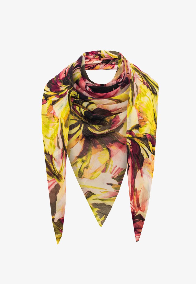 Sciarpa floreale con grandi motivi di fiori rosa, gialli e verdi su sfondo crema; tessuto leggero con forma triangolare.