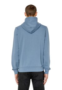 Felpa con cappuccio da uomo in blu chiaro, in misto cotone. Caratterizzata da una vestibilità comoda, polsini a coste e tasca a marsupio. Nessuna grafica o motivo visibile.