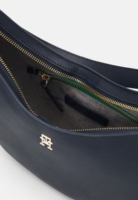 Tommy Hilfiger MONOTYPE SHOULDER BAG - Ručna torba - space blue