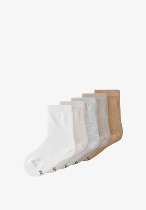 Set di sei paia di calzini corti in bianco, rosa chiaro, grigio e beige. Presentano una morbida texture a coste e polsini elastici.