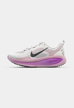 Nike Performance VOMERO 18 - Zapatillas running asfalto - summit white/black/elemental pink/red plum/active fuchsia/metallic silver