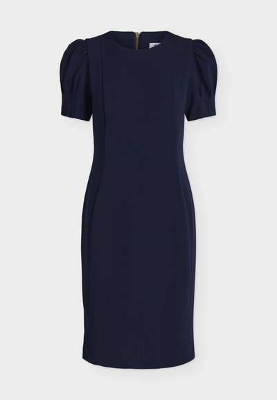 Robe bleu marine longueur genou avec manches courtes bouffantes, encolure ronde, silhouette ajustée et fermeture éclair au dos.