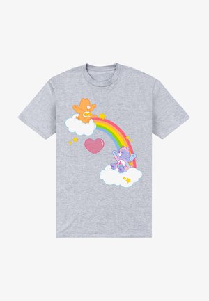 T-shirt en coton gris avec des ours en cartoon colorés, un arc-en-ciel, des nuages et des étoiles. Le design inclut un cœur rose et des accents ludiques.