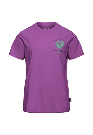 Lila Baumwoll-T-Shirt mit kurzen Ärmeln, rundem Ausschnitt und einem grünen Grafikdesign auf der linken Brust mit Text und botanischen Elementen.