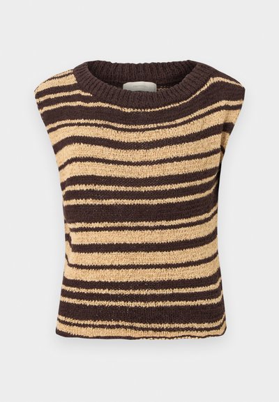 Πλεκτό αμάνικο τοπ με οριζόντιες καφέ και μπεζ ρίγες, στρογγυλή λαιμόκοψη και υφή υφάσματος.