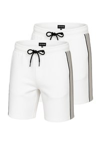 Hvide atletiske shorts lavet af blød stof, med et sort snøre og sidestykker. To par vist, enkelt design.