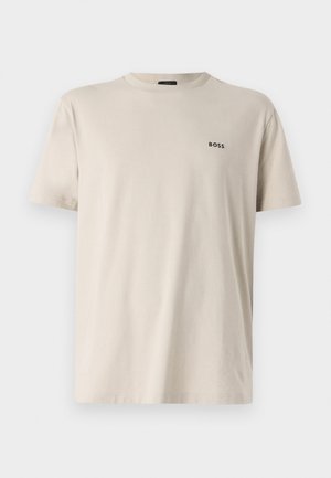 Beige kortärmad t-shirt i bomull med rund hals. Har en liten svart "BOSS"-logotyp på övre vänstra bröstet. Slät textur.