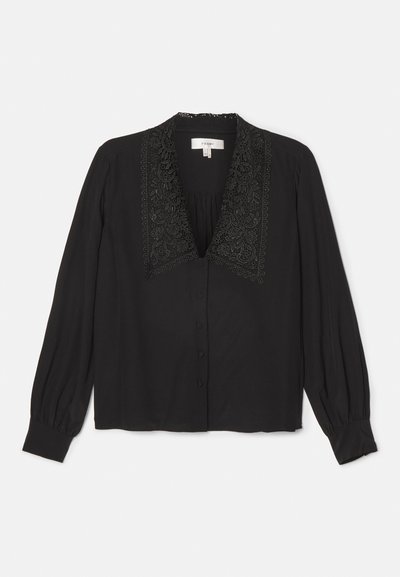 Zwarte blouse met lange mouwen, voorzien van een decoratieve geborduurde kraag, knopen aan de voorkant en geplooide details bij de borst. Glad textuur.