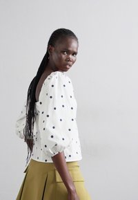 Maje LANINA - Bluse - marine/blanc