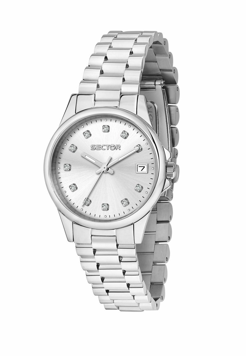 Orologio in metallo argentato con finitura lucida, quadrante rotondo, dettagli in cristallo e finestra per la data. Presenta un cinturino a bracciale con maglie collegate.