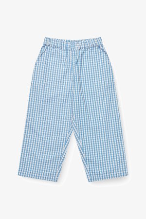 Lichtblauwe en witte geruite broek met elastische tailleband en rechte pijpen, weergegeven op een witte achtergrond.