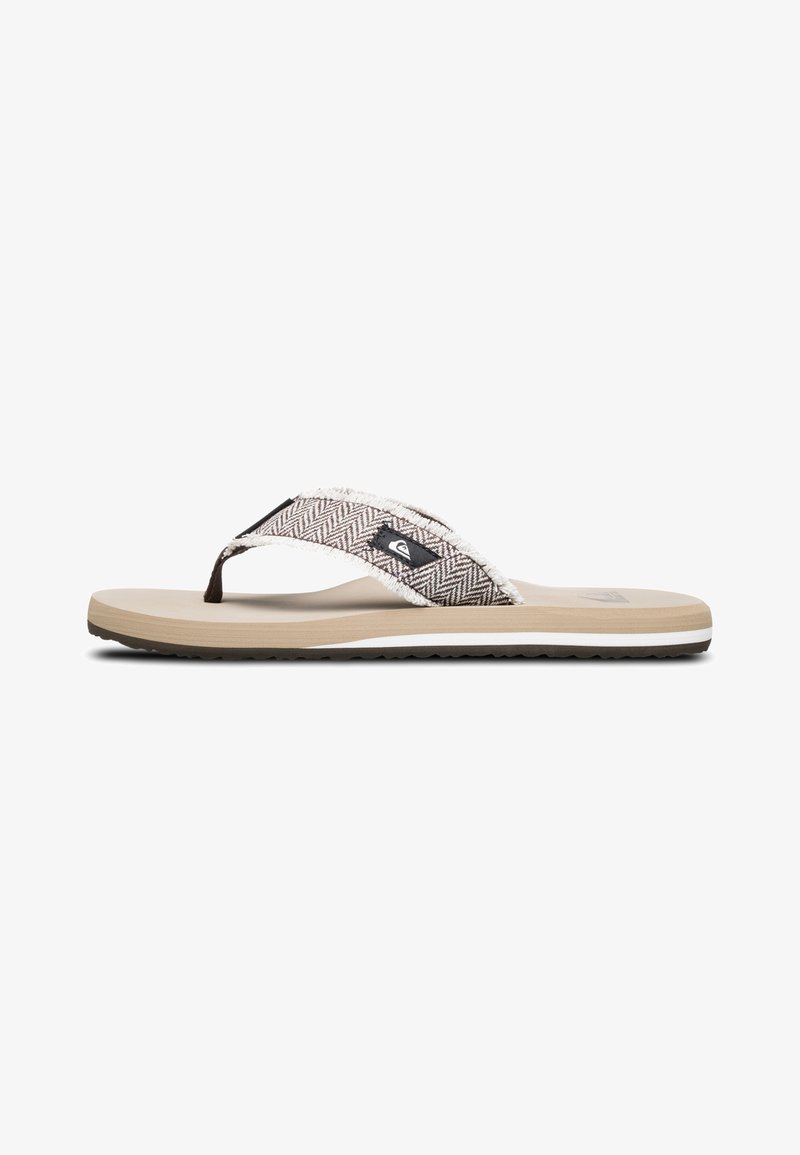 Chinelo em padrão de espinha de peixe castanho e branco, com uma sola beje suave e sola exterior preta estriada, apresentando uma alça trançada e detalhe do logótipo.