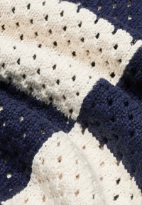 Thumbnail Image 6