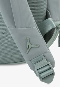 Jordan ALPHA BACKPACK - Dnevni ruksak - jade smoke