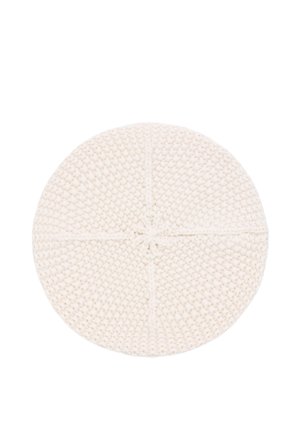 Béret rond tricoté couleur crème avec un motif texturé et un petit centre surélevé sur fond blanc.
