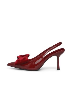 Escarpins à talon en cuir verni rouge, avec un bout pointu et un accent de nœud en velours sur le dessus, dotés d'un fin talon haut.