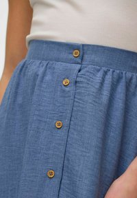 Vero Moda VMMELANEY BUTTON CALF - A-lõikeline seelik - china blue