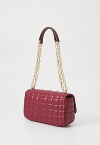 MICHAEL Michael Kors TRIBECA CHAIN - Skuldertasker - mulberry