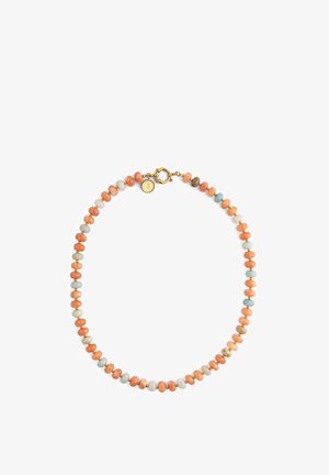 Naszyjnik z koralików z na przemian ułożonymi małymi pomarańczowymi i jasnoniebiesko-szarymi zaokrąglonymi koralikami, wyposażony w złote zapięcie oraz mały okrągły złoty zawieszkę.