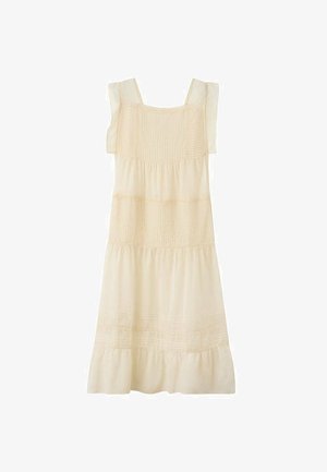 Cremefarbene Kleid mit einem gerafften Oberteil, breiten Trägern und einem mehrlagigen Rock. Es zeichnet sich durch einen weichen Stoff und zarte horizontale Nähte aus.