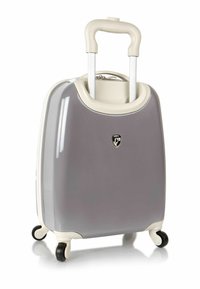 Valigia rigida da cabina grigia con finitura lucida, dettagli color crema, manico estensibile e quattro ruote nere per la mobilità.