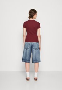 Lacoste Paprasti marškinėliai - bordeaux