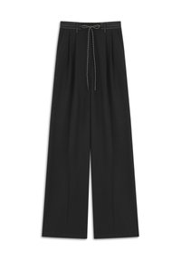 Pantaloni neri a gamba larga con vita regulabile, caratterizzati da pieghe, texture liscia e un design minimalista. Nessun motivo o accento visibile.