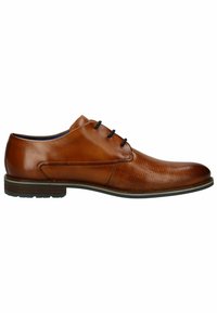 Chaussure oxford en cuir marron avec une finition lisse et un bout texturé, dotée de lacets noirs et d'un talon en caoutchouc bas.