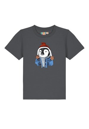 Mørkegrå børne T-shirt med et billede af en pingvin iført en rød vinterhue og en blå jakke på fronten.