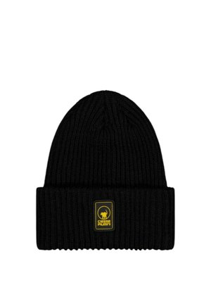 Berretto nero a maglia a coste con risvolto, con una patch con logo Ciesse Piumini gialla sul davanti al centro.
