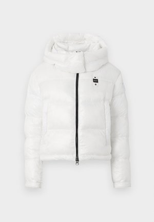 Weiße Pufferjacke mit hohem Kragen, Reißverschluss vorne und zwei vorderen Taschen. Hat ein kurzes Design und einen dezenten Glanz.