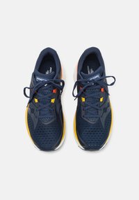 Saucony ENDORPHIN SPEED 4 - Silniční běžecké boty - navy/spice