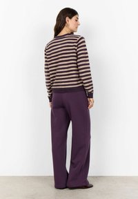 Striped sweater in dark purple and beige, with long sleeves, crew neck, and ribbed trim. Paired with wide-leg purple pants, smooth texture.