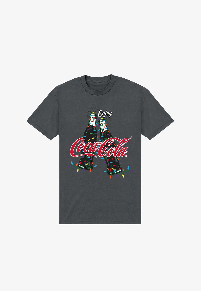 Šedé bavlněné tričko s grafickým designem dvou lahví Coca-Cola zdobených barevnými svátečními světly a textem "Užijte si Coca-Colu."
