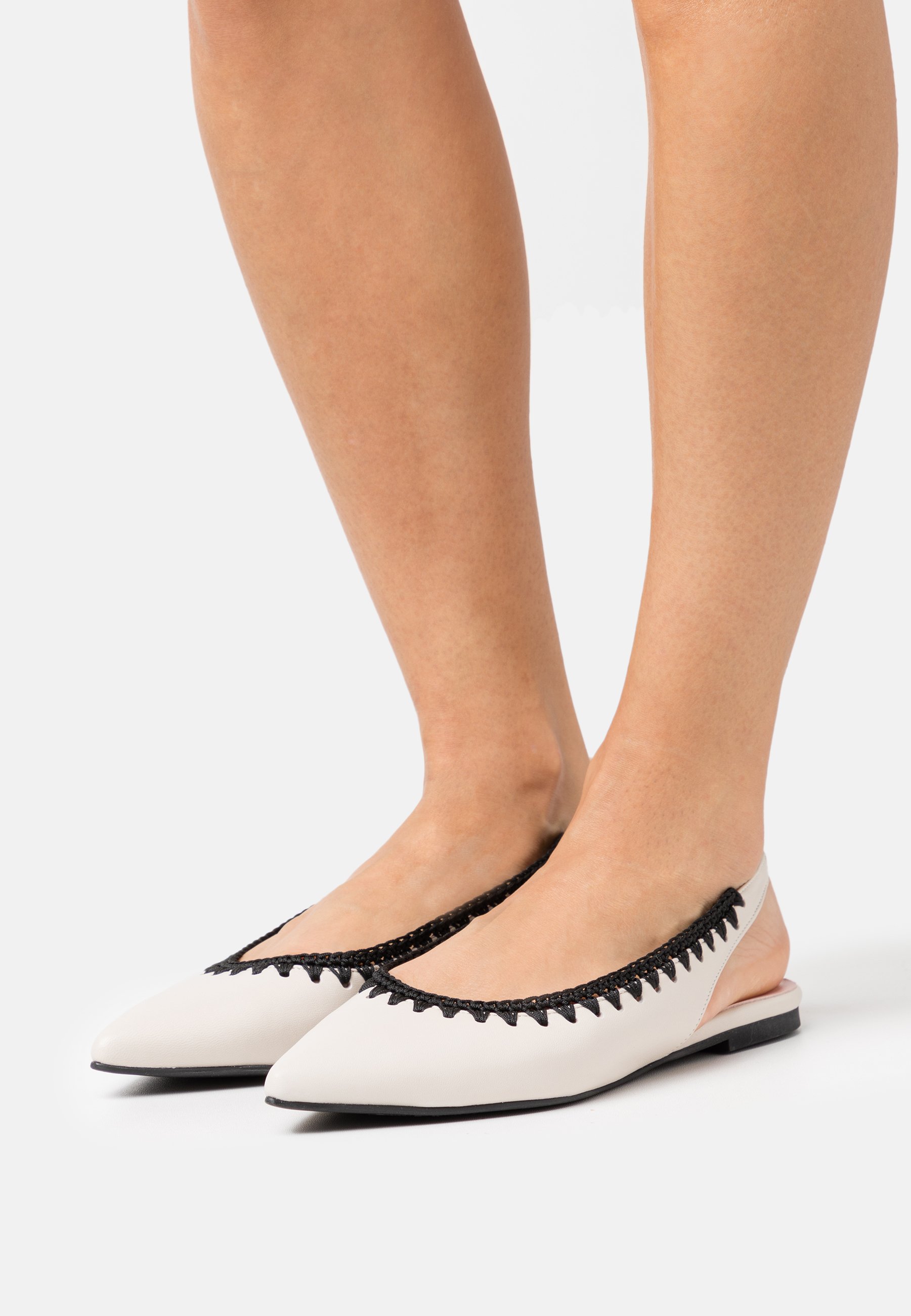 Ballerines PrettyBallerinas 35.663 En Daim Beige – Chaussures Femme élégantes Avec Nœud – Confort Et Style