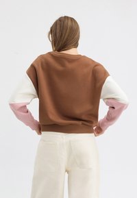 Even&Odd Sportska majica - brown/off-white/light pink
