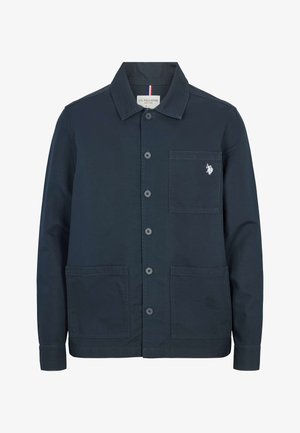 Tamsiai mėlynas mygtukais užsegamas švarkas su apykakle, trimis priekinėmis kišenėmis ir mažos baltos siuvinėtos logotipu ant kairės krūtinės kišenės.