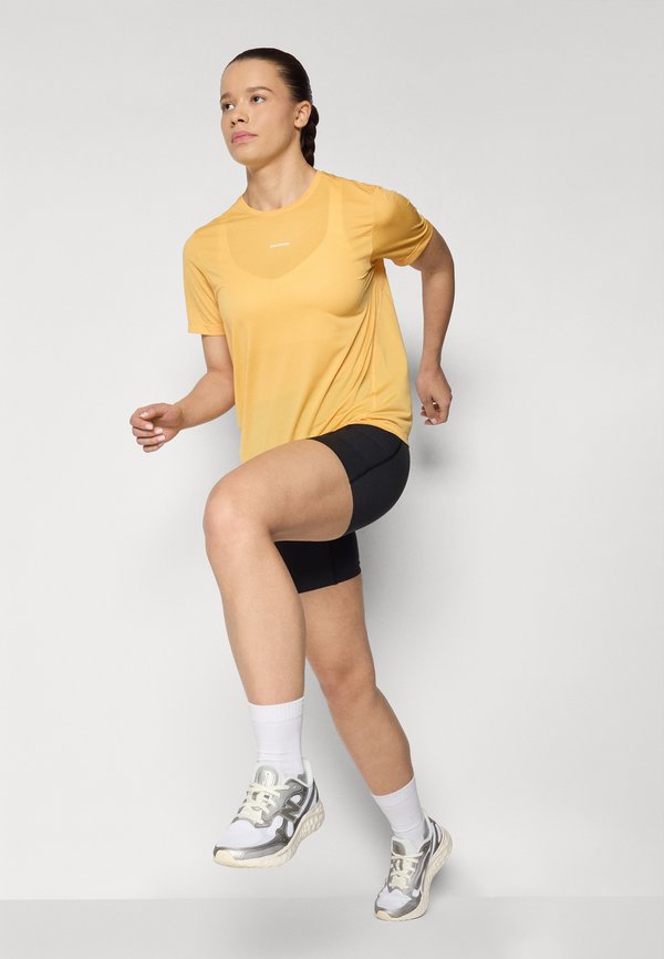 SHKOUT CORE TEE - Sports T-shirt - warm apricot4